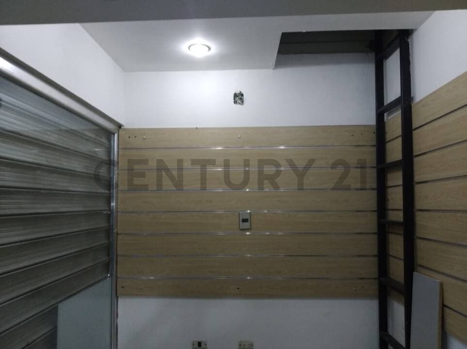 Excelente Local Comercial en Alquiler en Sector La Pastora, Valencia - ¡Oportunidad Única!