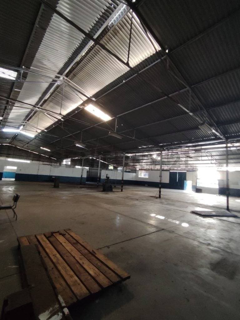 Amplio Galpón Industrial en Venta en La Quizanda, Valencia - Ideal para tu Negocio