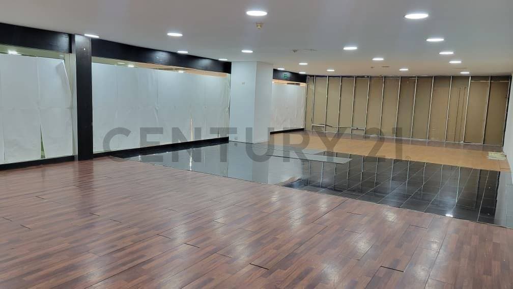 Excelente Local Comercial en Venta en Prebo, Valencia - ¡Oportunidad en CC Shopping Center!