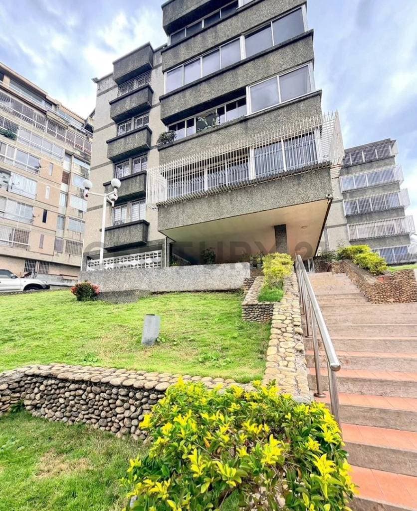 Amplio Apartamento de 163m² en Venta en Las Mercedes, Baruta | ¡Potencial de Remodelación!