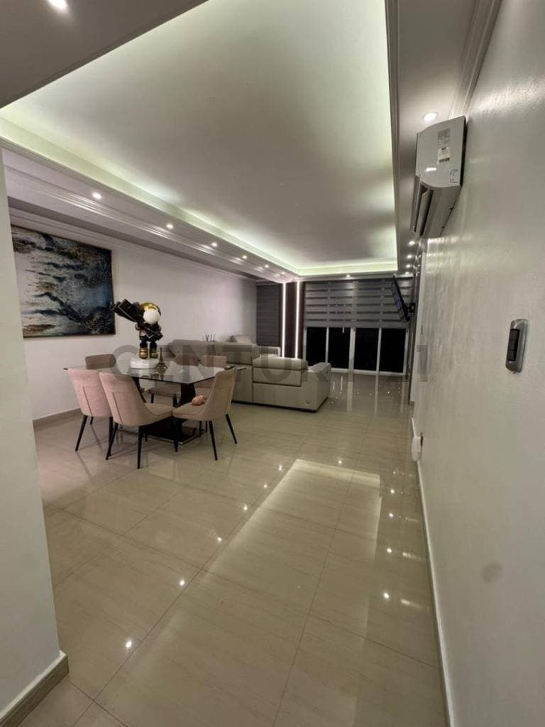 Exclusivo Apartamento Moderno en Venta en Trigal Norte, Valencia - ¡Lujo y Confort en Carabobo!