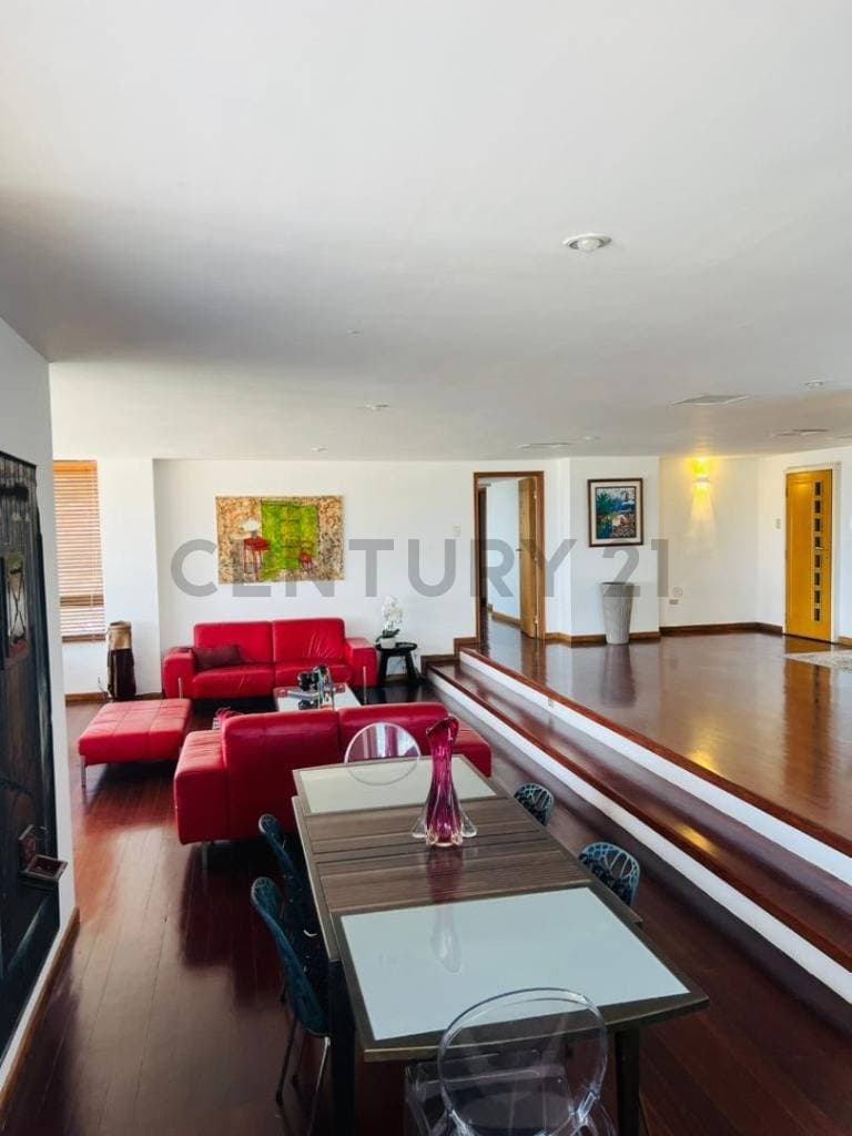 Espectacular Penthouse de Lujo en El Parral, Valencia: Vistas Panorámicas y Confort