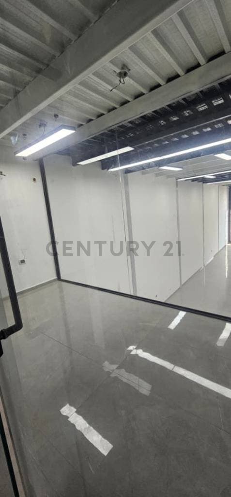 Alquiler de Local Comercial Remodelado en Los Guajiros, Valencia