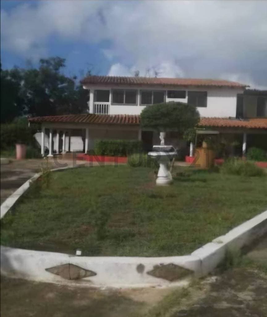 Inversión Maestra: Amplia Casa de Estilo Tradicional en Altagracia, Isla de Margarita