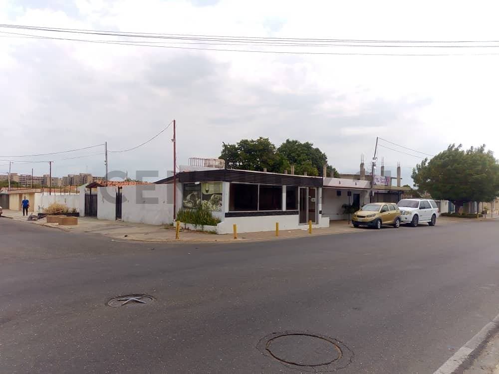 Oportunidad Comercial en Esquina: Casa Adaptada en Alquiler en Coromoto, San Francisco, Zulia