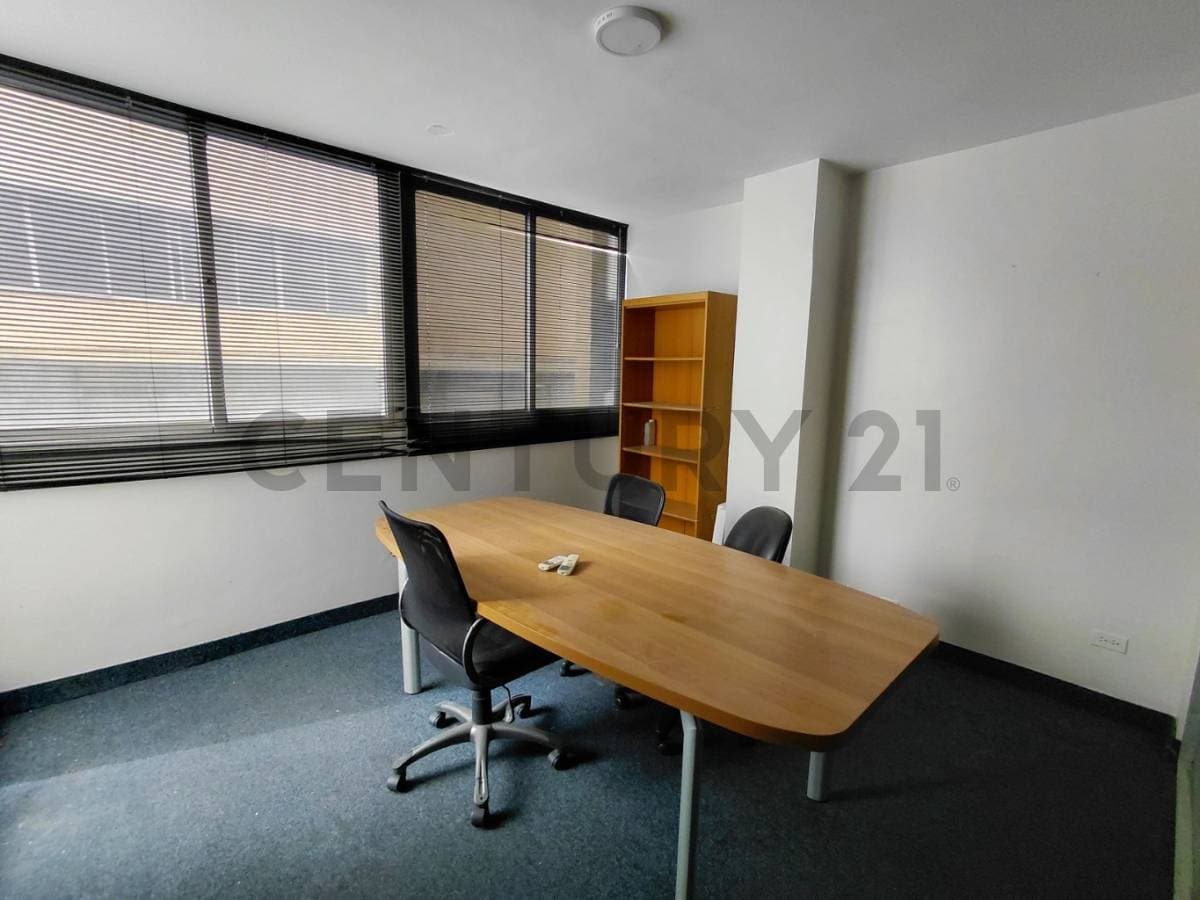 Oficina en Alquiler en El Rosal: Espacio Versátil con Potencial en Chacao