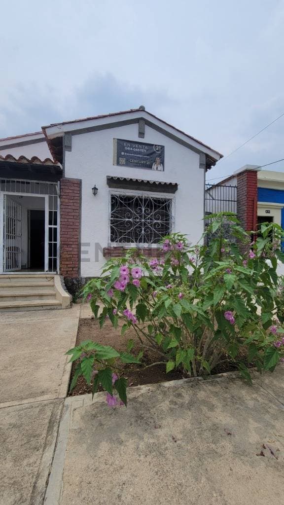 Oportunidad Única: Casa con Gran Potencial en San Blas, Valencia, Carabobo
