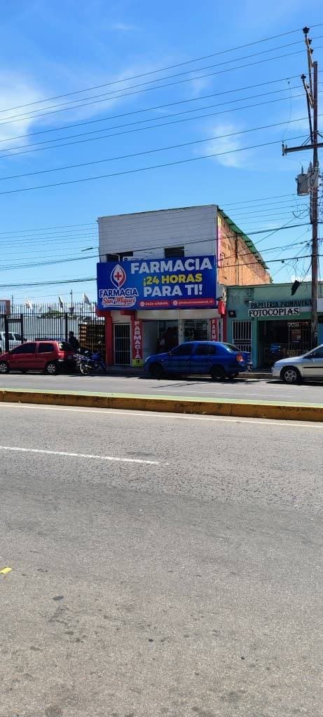¡Inversión Estratégica! Edificio Comercial Frente al Hospital Central de Valencia - Alta Rentabilidad