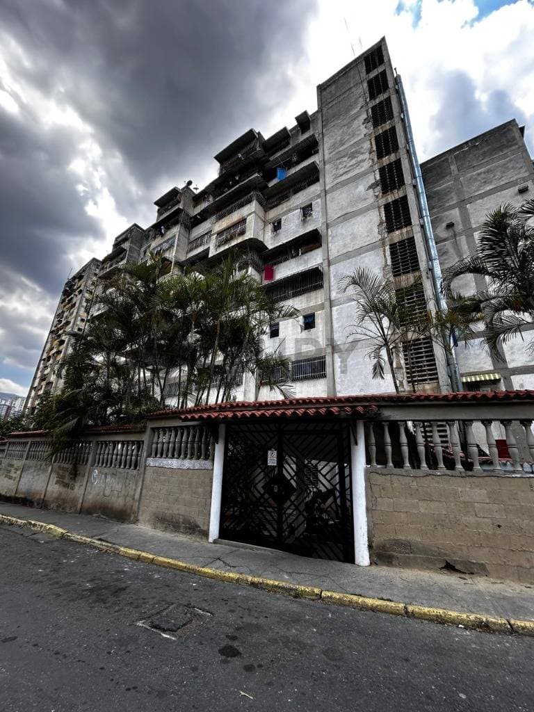 Apartamento Acogedor y Amoblado en Caricuao, Caracas - ¡Oportunidad de Inversión!