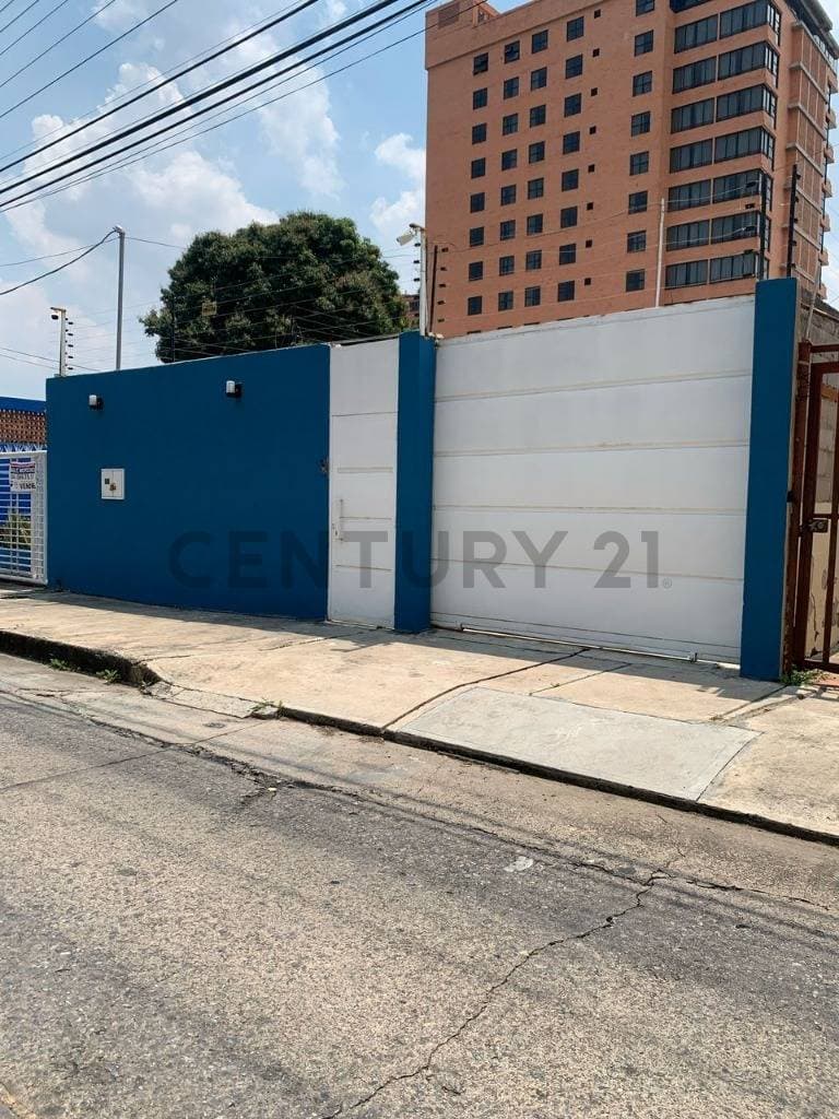 Excelente Local Comercial Amoblado en La Alegría, Valencia: ¡Listo para su Negocio!