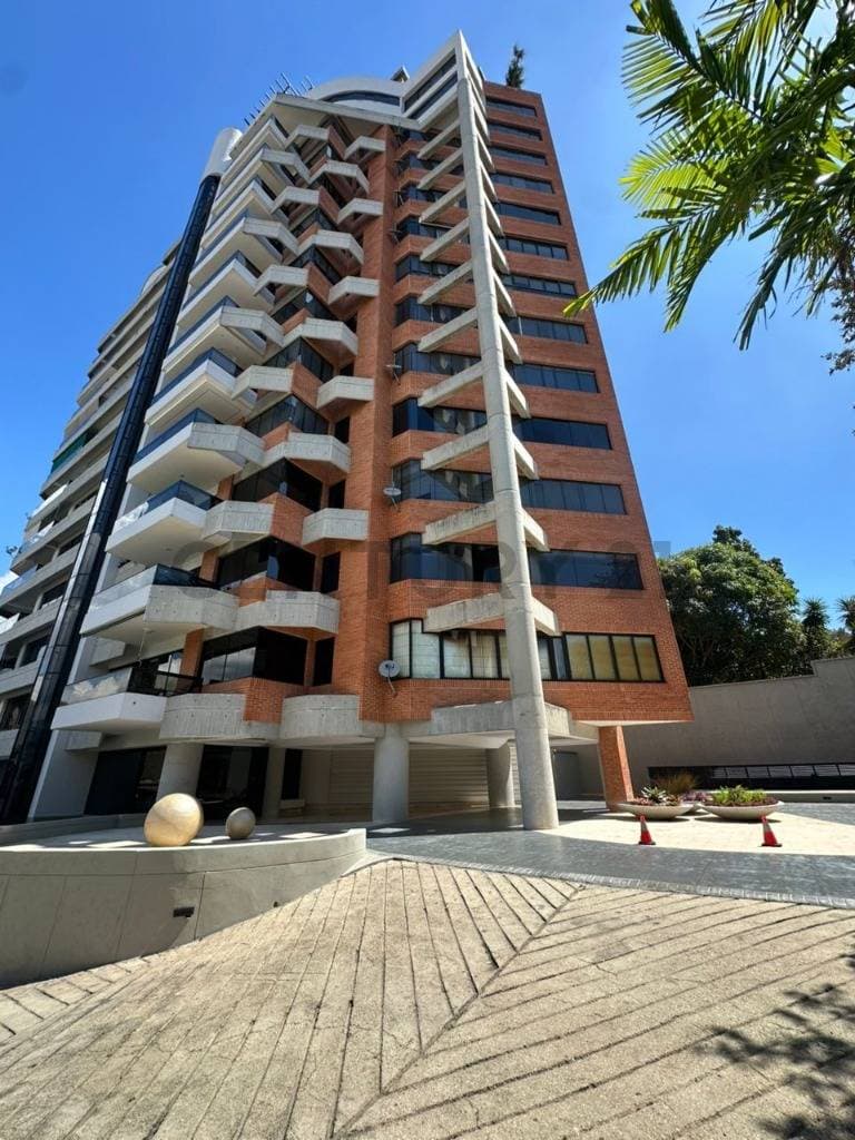 Exclusivo Apartamento de Lujo en Altos de Guataparo, Valencia: Vistas Panorámicas y Confort