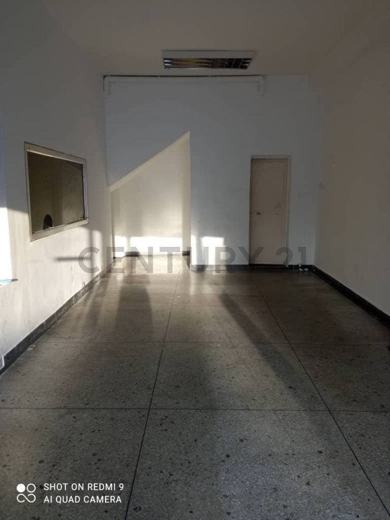 ¡Oportunidad Única! Local Comercial en Alquiler en Los Colorados, Valencia - Ideal para tu Negocio