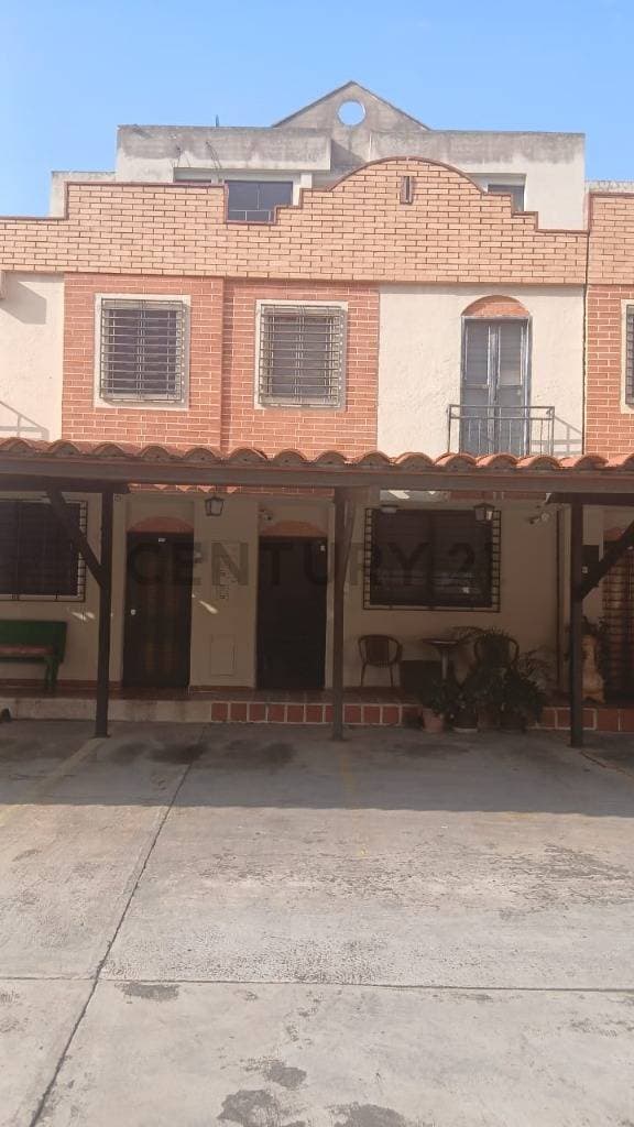 Exclusivo Townhouse de 2 Niveles en Venta en Urb. Villa Florencia, Tazajal, Valencia - ¡Tu Oportunidad en Carabobo!