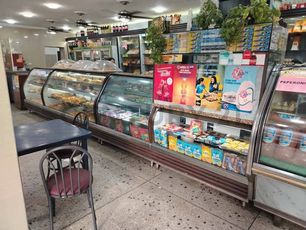 ¡Oportunidad Única! Local Comercial Equipado para Panadería/Bodegón en Alquiler en La Candelaria, Valencia
