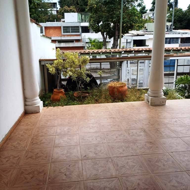 Tu Próximo Gran Hogar en El Cafetal: Espaciosa Quinta con Potencial en Baruta, Caracas