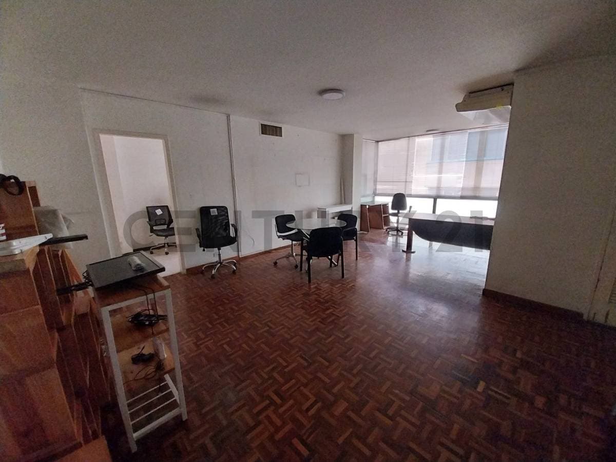 Oficina Semi-Amoblada en Alquiler en El Rosal, Chacao | Espacio Ideal para tu Negocio