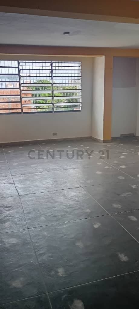 Cómodo Apartamento en Alquiler en Los Colorados, Valencia: ¡Listo para Habitar!