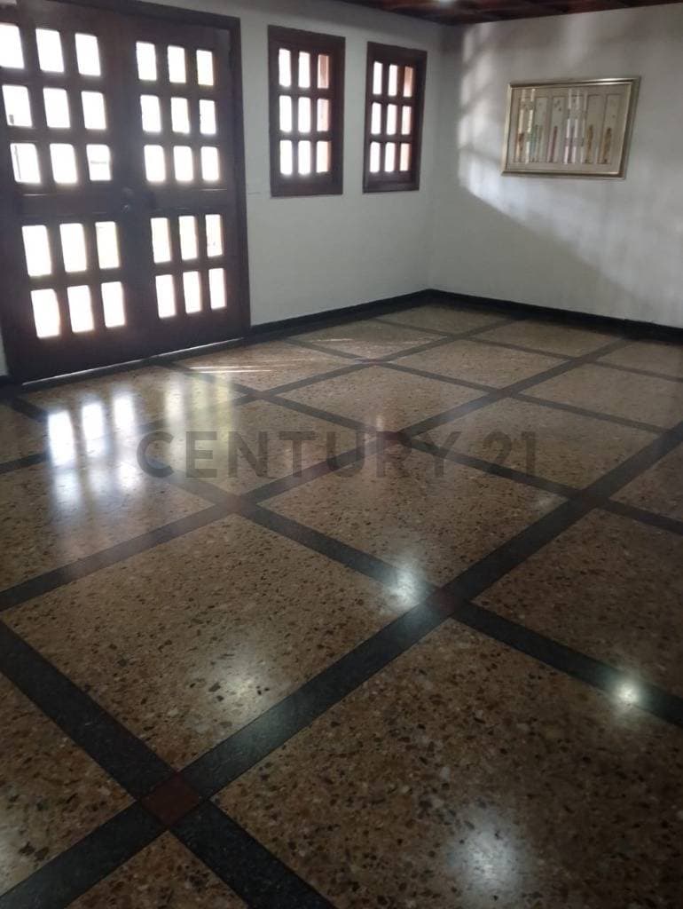 Exclusivo Apartamento en Venta en Valles de Camoruco, Valencia: Modernidad y Confort en Carabobo