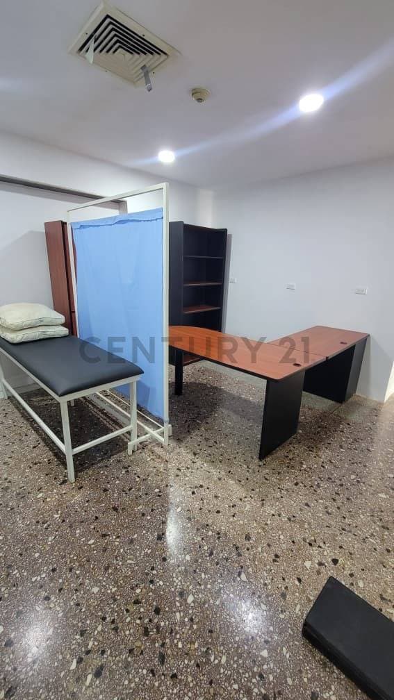 Consultorio Médico Equipado en Alquiler en Viñedo, Valencia - ¡Ubicación Estratégica!