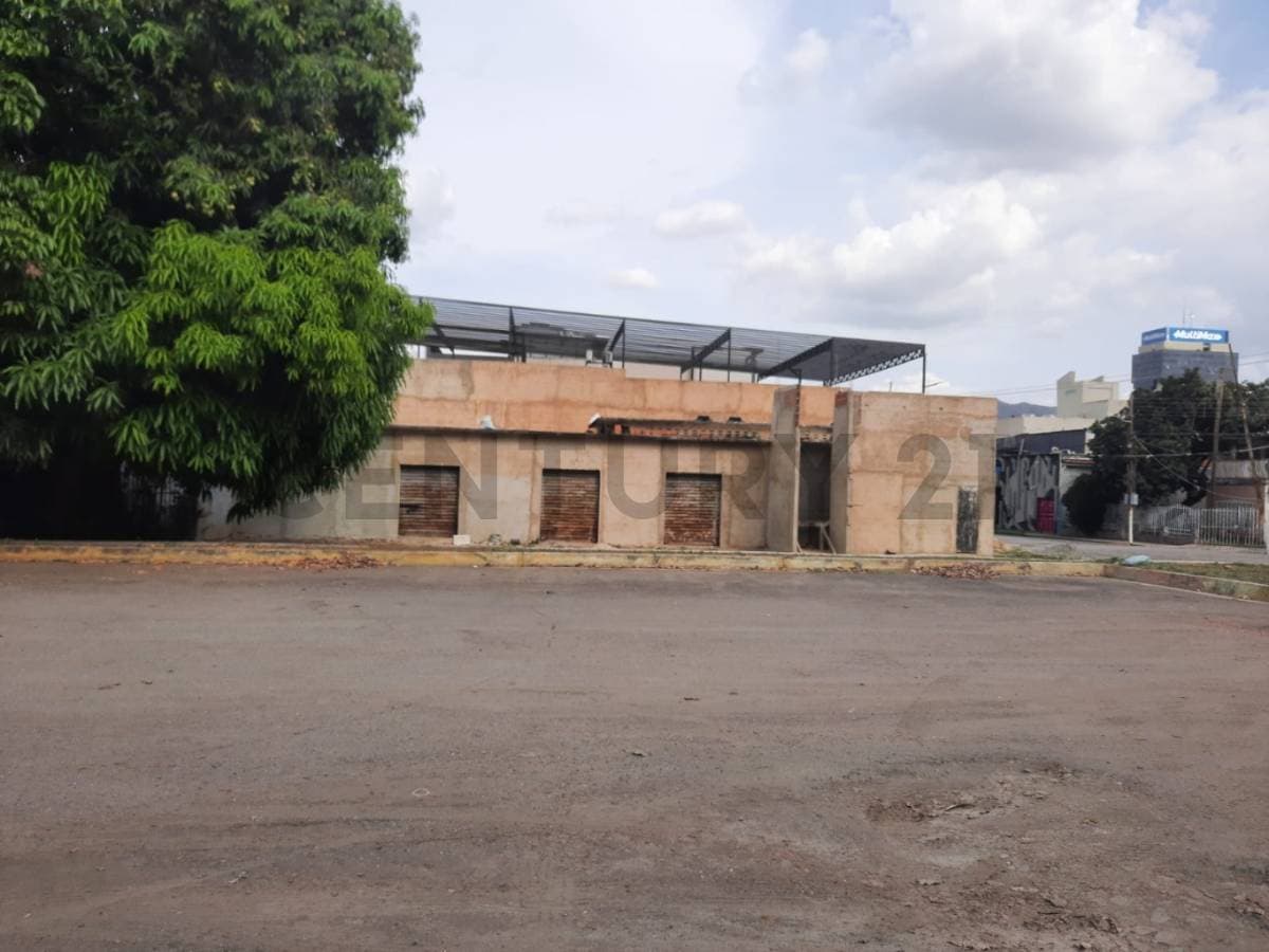 Terreno Estratégico en Venta en Sector Viñedo, Valencia | Potencial de Desarrollo