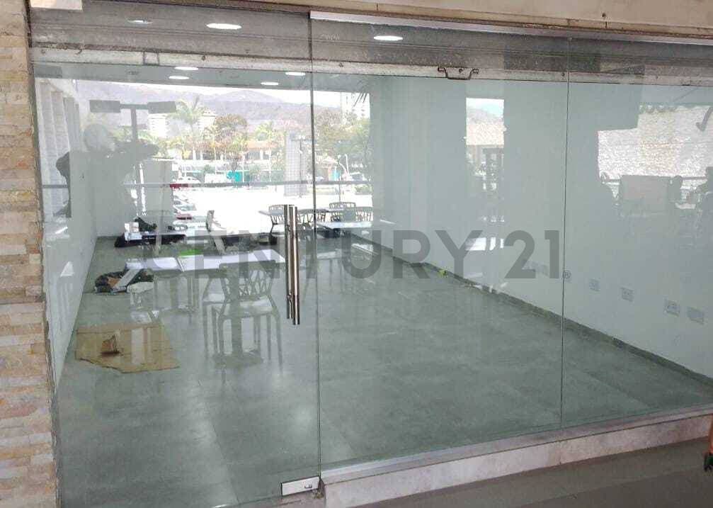 Excelente Oportunidad de Alquiler: Local Comercial en C.C. Concepto La Granja, Naguanagua, Carabobo
