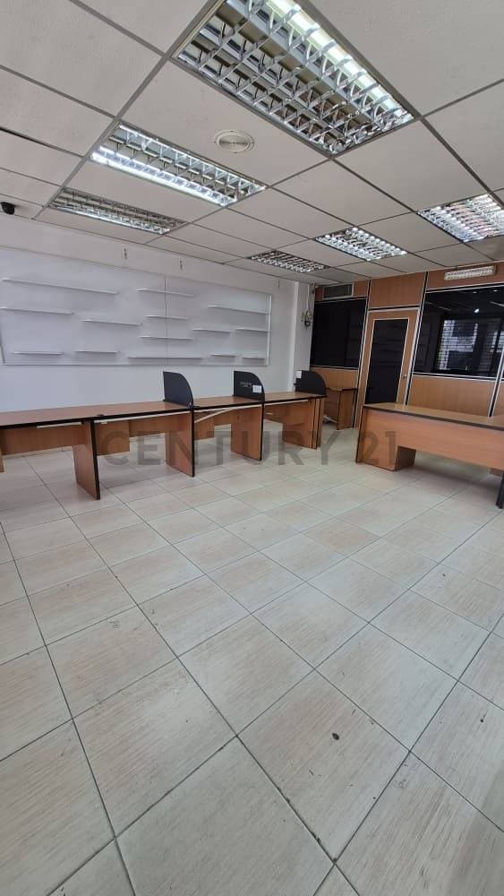 Local Comercial en Alquiler en Sector Norte, Valencia: ¡Tu Espacio Ideal para Negocios!